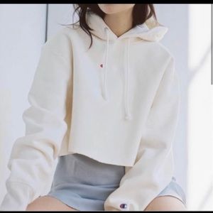 champion urban outfitters exclusive cropped hoodie sweatshirt cream size small